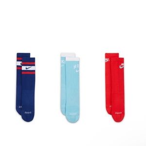 Nike Men everyday cushioned training crew socks.